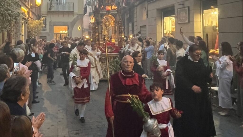 Families representing nations around the world brought up the gifts at the Epiphany Mass. Alan Koppschall/CNA