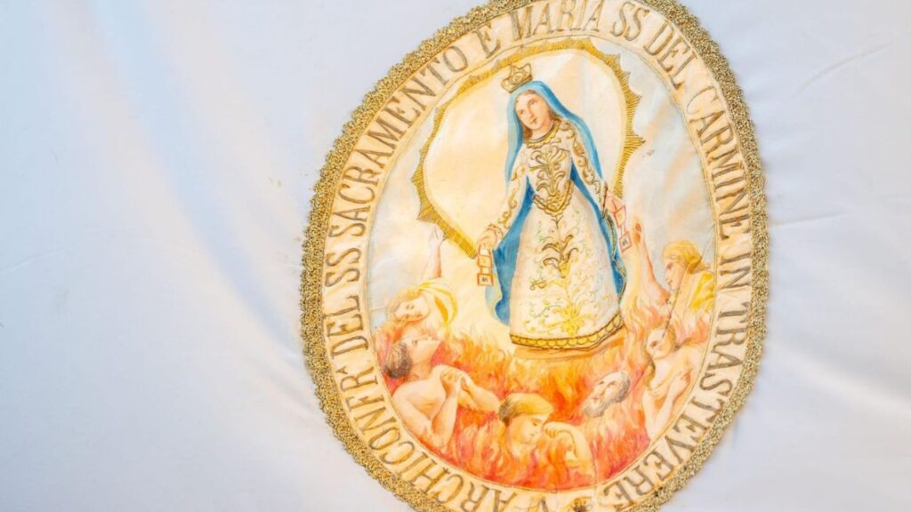 The crest of the Venerable Archconfraternity of the Blessed Sacrament and Our Lady of Mount Carmel in Trastevere. / Credit: Daniel Ibáñez/EWTN Vatican