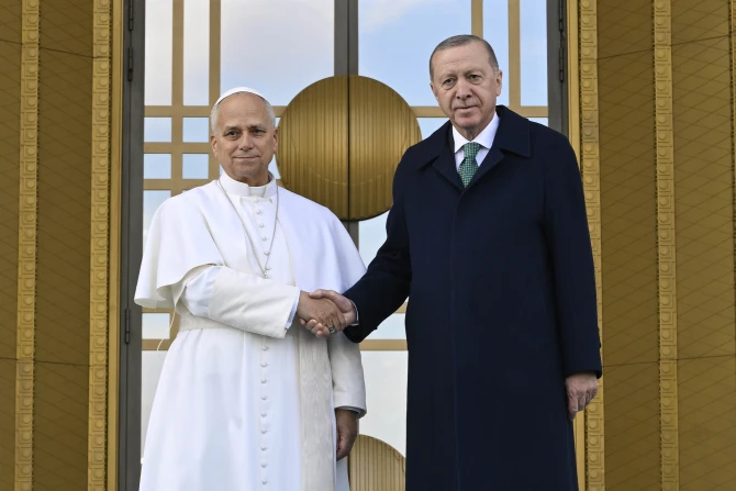 Pope Leo XIV with Turkish President Recep Tayyip Erdoğan in Ankara, Turkey, on November 27, 2025. | Vatican Media