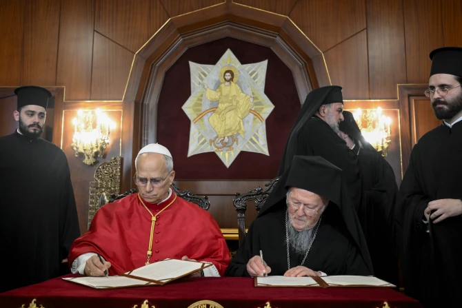 Pope Leo XIV and Ecumenical Patriarch Bartholomew I of Constantinople sign a joint declaration at the Palace of the Ecumenical Orthodox Patriarchate in Istanbul, Turkey, on November 29, 2025. | Vatican Media