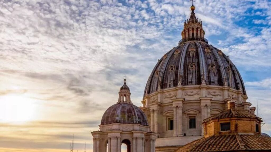 St. Peter’s Basilica dome at sunset (photo: Mistervlad/Shutterstock)