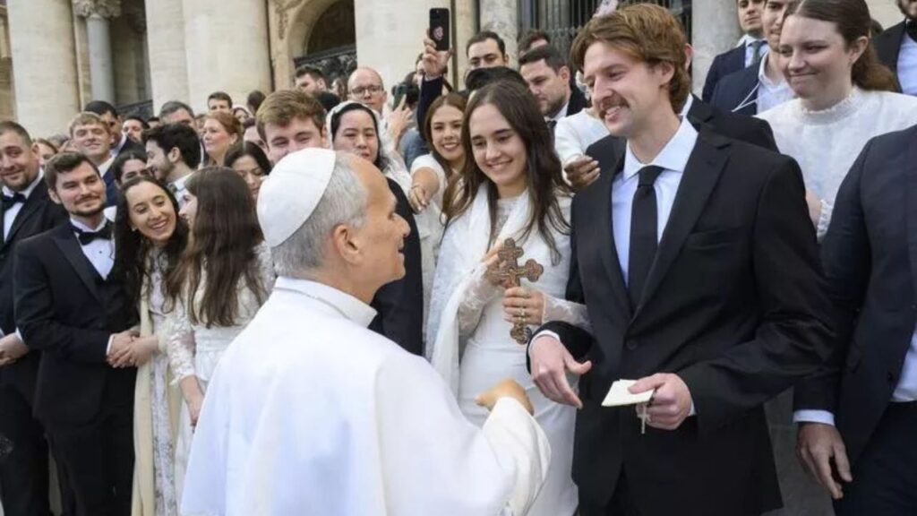 Carmen and Conley Stumpfl meet Pope Leo on Dec. 17, 2025. (photo: Courtesy of Carmen Stumpfl)