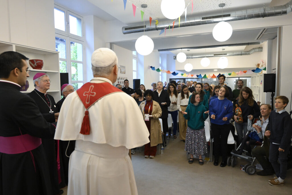 Pope Leo XIV prays with the staff and volunteers of the Maison Bakhita Center for Social Support and Integration in Paris, France, during his visit on Sept. 26, 2026. | Credit: Vatican Media